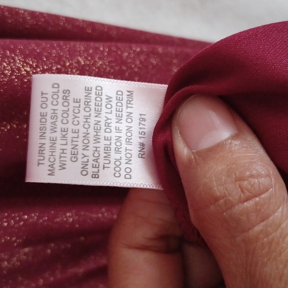 Triuhuology Women's Dress Size 10 Shimmery Red Dress With Ruching NWOT.   - Picture 11 of 11